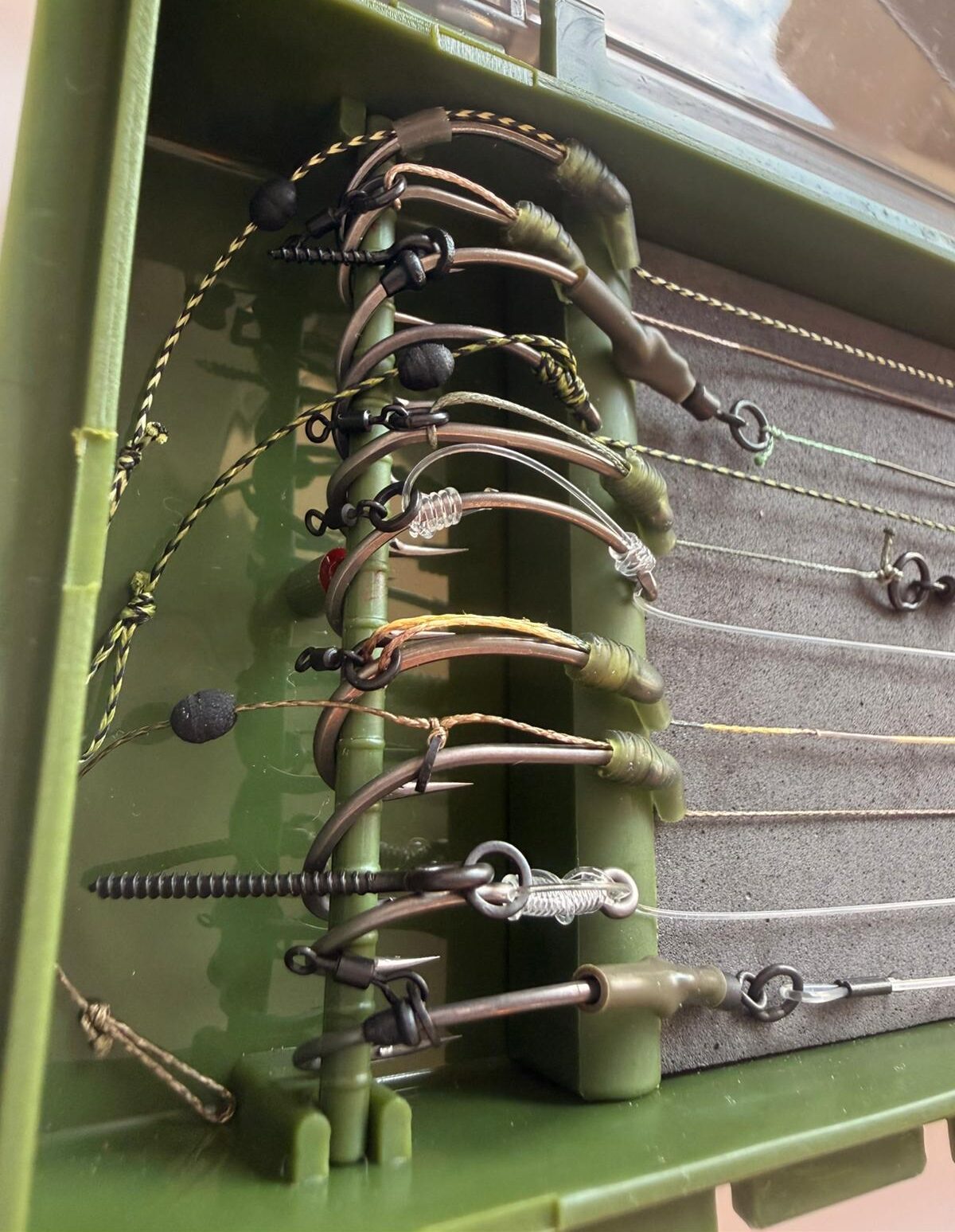 Zestaw 10 Przyponów Karpiowych Premium z Piórnikiem + Gratisy