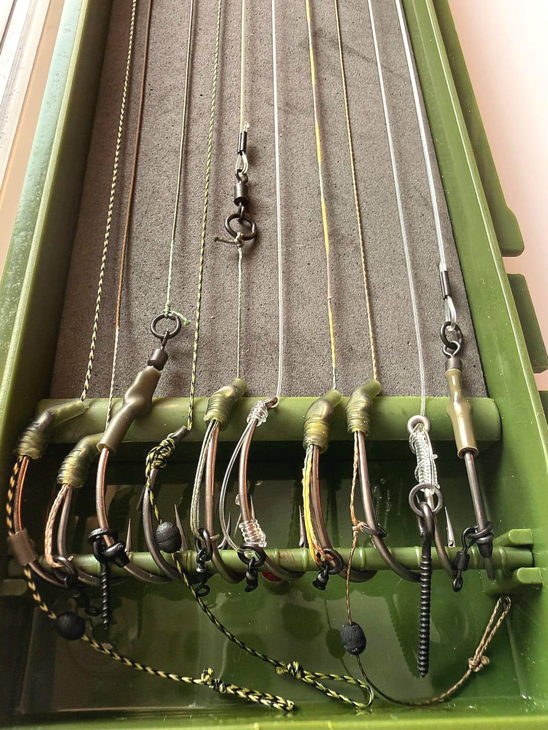 Zestaw 10 Przyponów Karpiowych Premium z Piórnikiem + Gratisy - obrazek 8